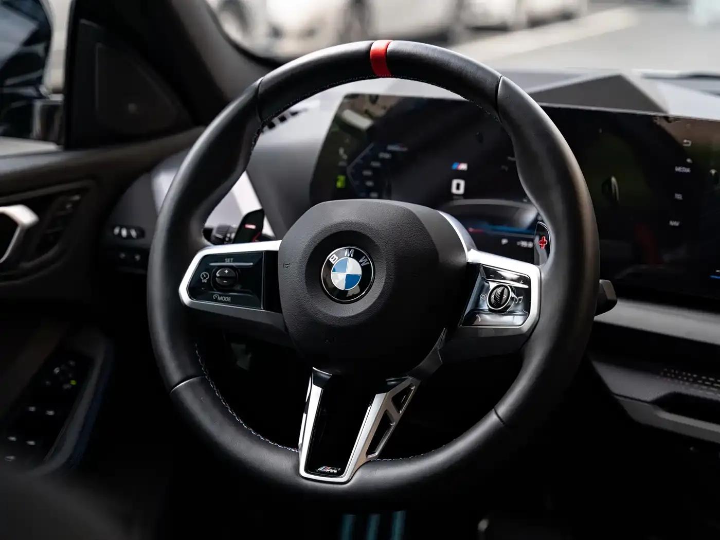 2025 BMW M235L — миниатюра 13