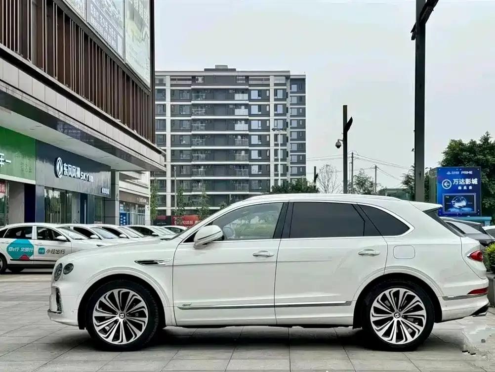Bentayga Plug-in Hybrid 2021 3.0T PHEV — миниатюра 3