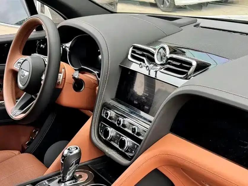 Bentayga Plug-in Hybrid 2021 3.0T PHEV — миниатюра 7
