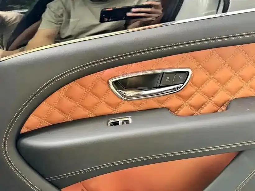 Bentayga Plug-in Hybrid 2021 3.0T PHEV — миниатюра 8