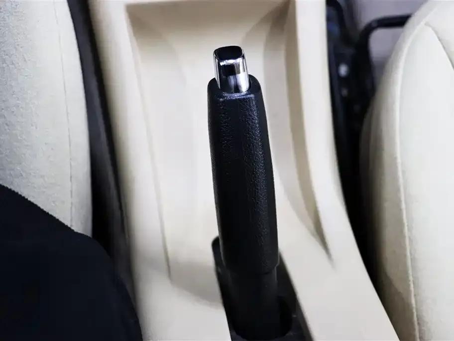 Beijing Automotive E-Series 2013 Sedan 1.5L Automatic Comfort Edition — миниатюра 18