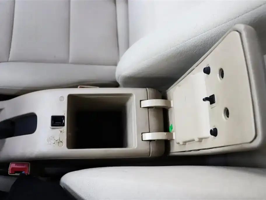 Beijing Automotive E-Series 2013 Sedan 1.5L Automatic Comfort Edition — миниатюра 19
