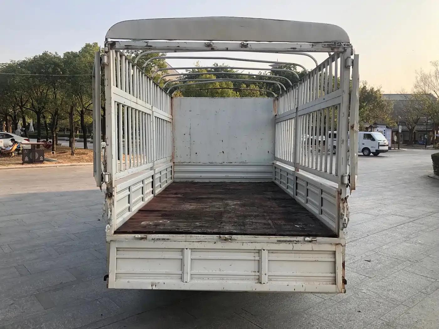 Crossover D5 2021 1.6L Standard Edition Single-row cargo box with dual rear wheels and a 3750mm cargo area (DAM16KL) — миниатюра 10