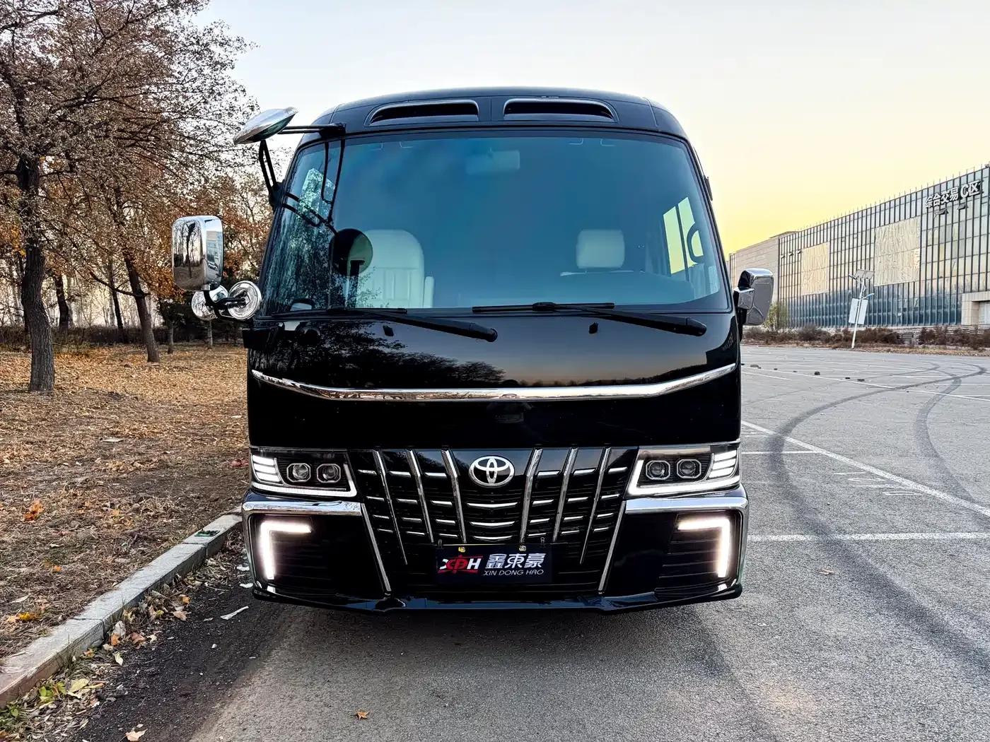 2023 Toyota Coaster 4.0L Manual — миниатюра 2