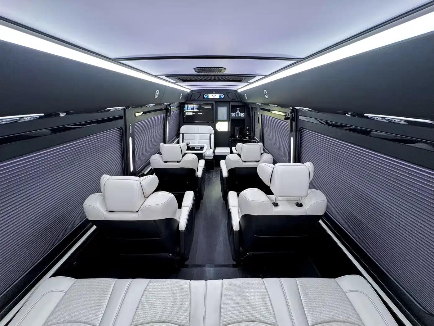 2023 Toyota Coaster 4.0L Manual — миниатюра 14