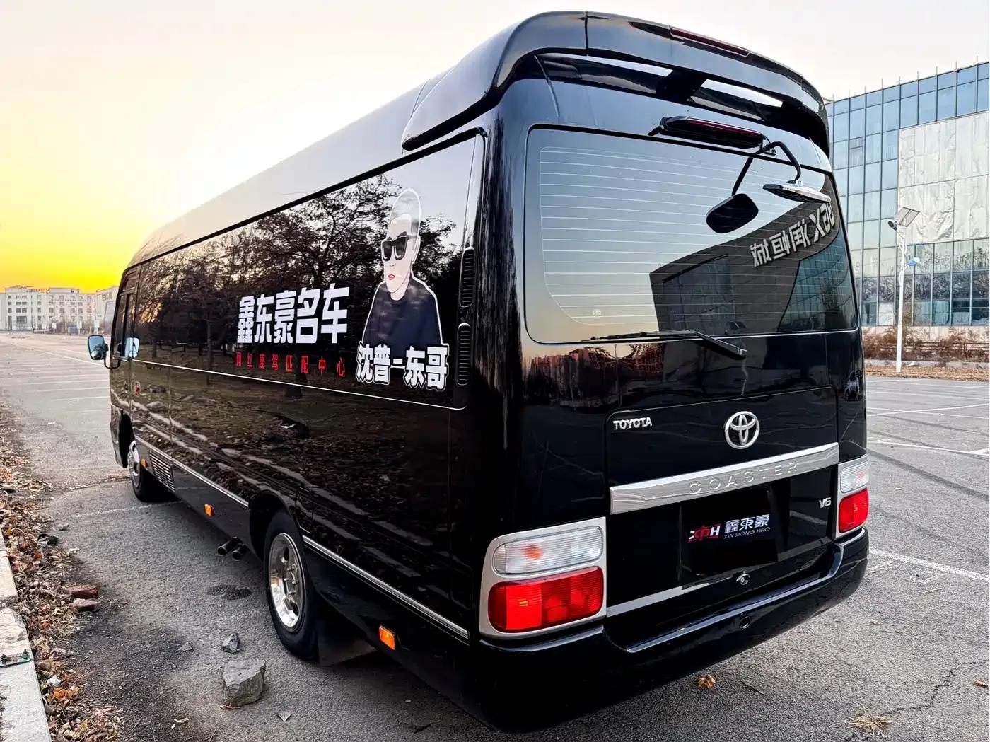 2023 Toyota Coaster 4.0L Manual — миниатюра 31