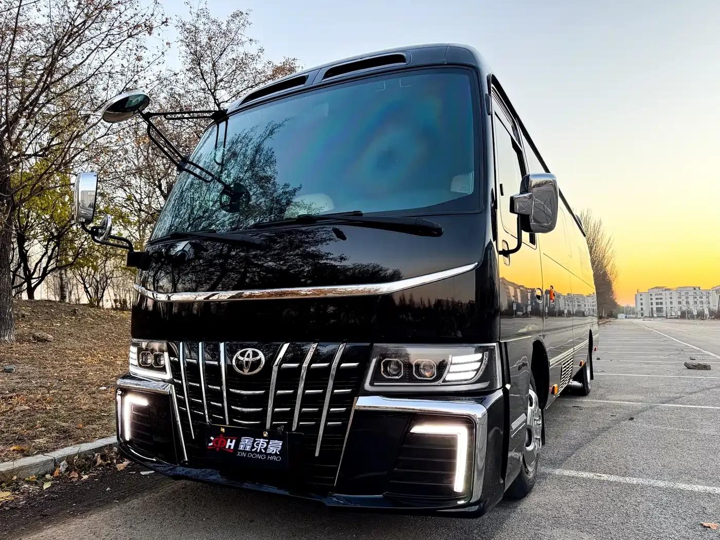 2023 Toyota Coaster 4.0L Manual — миниатюра 32