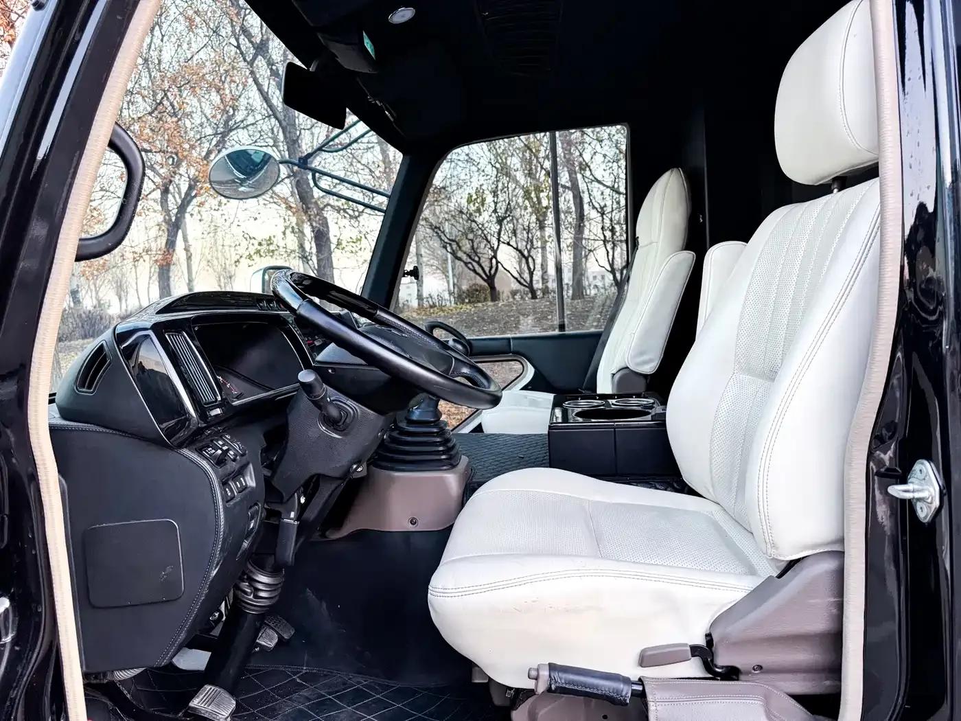 2023 Toyota Coaster 4.0L Manual — миниатюра 34