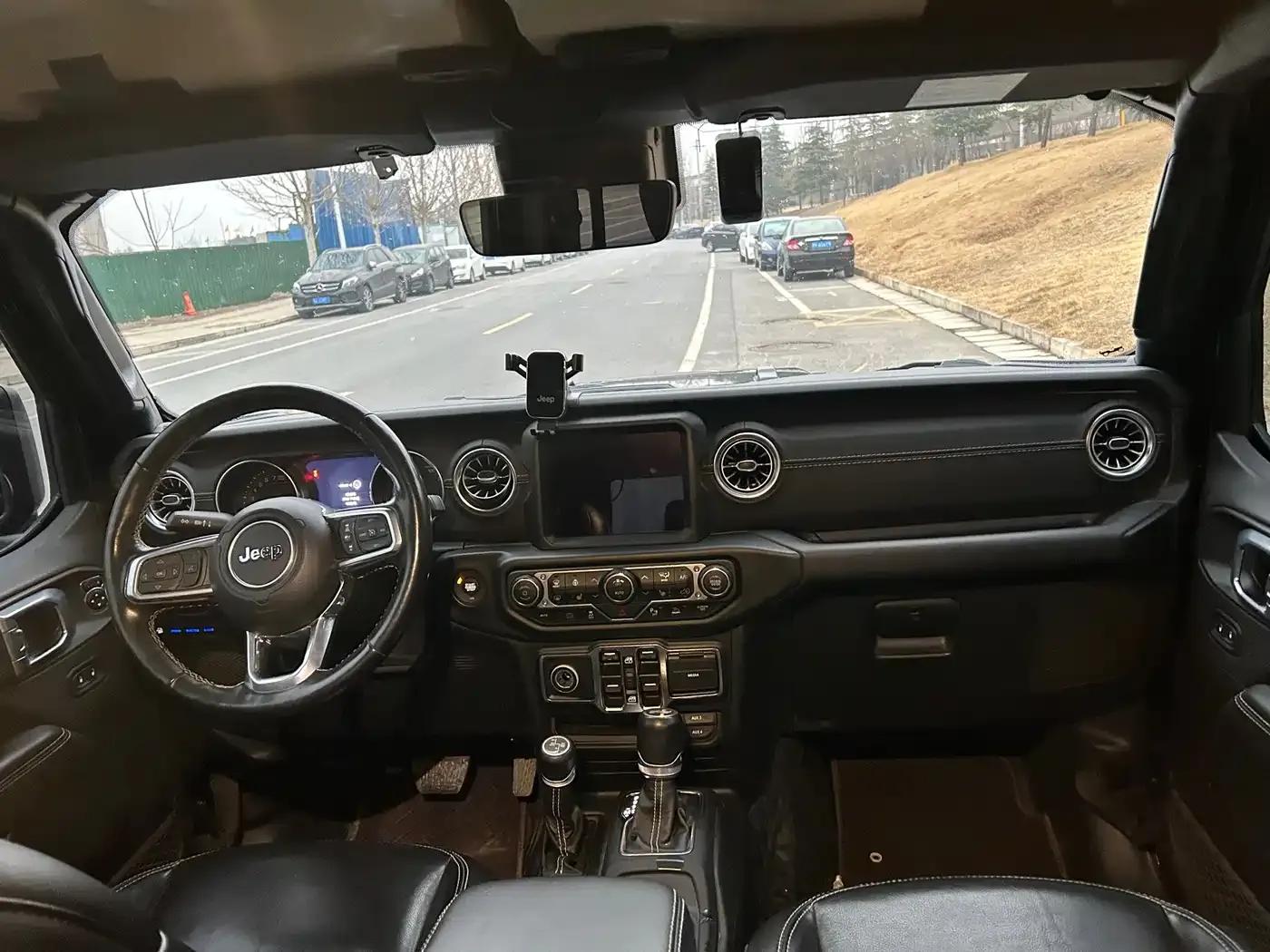 Jeep Wrangler New Energy 2021 Model 4-Door 2.0T 4xe Sahara — миниатюра 11