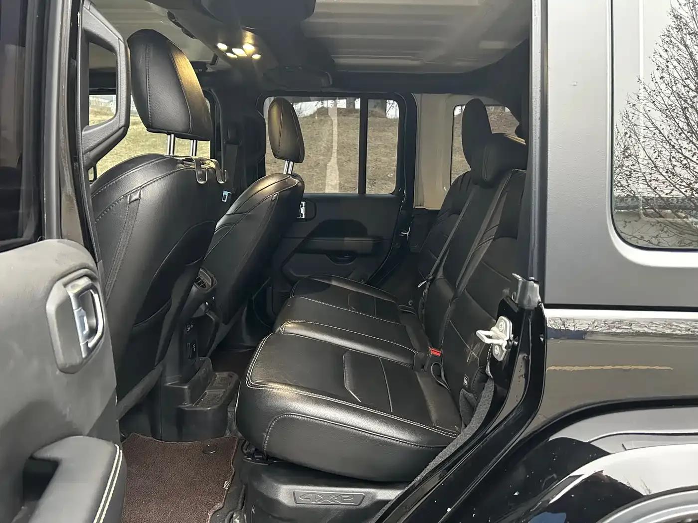 Jeep Wrangler New Energy 2021 Model 4-Door 2.0T 4xe Sahara — миниатюра 5