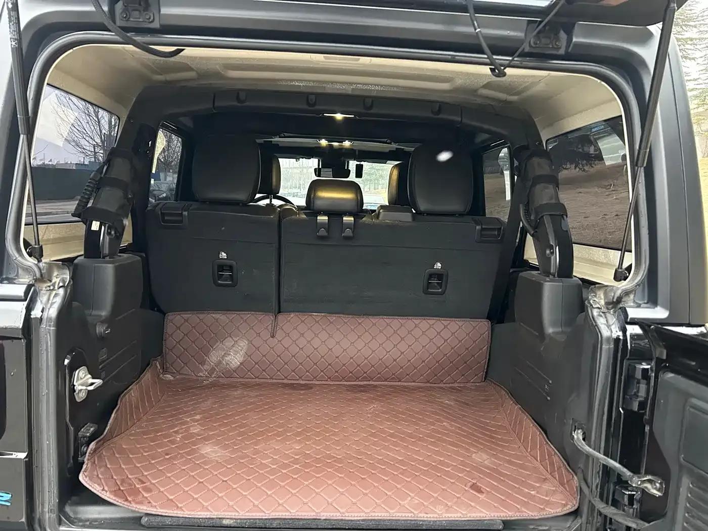 Jeep Wrangler New Energy 2021 Model 4-Door 2.0T 4xe Sahara — миниатюра 7