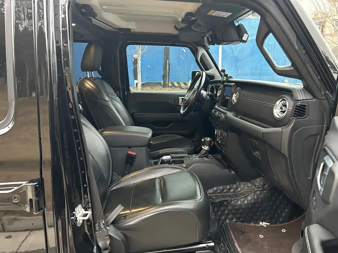 Jeep Wrangler New Energy 2021 Model 4-Door 2.0T 4xe Sahara — миниатюра 10