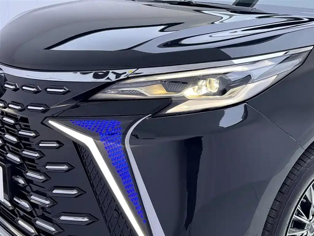 Lorinser Traveler 2026 High-Roof Touring Edition 2.5L High-Roof Touring Edition with Panoramic Sunroof — миниатюра 13