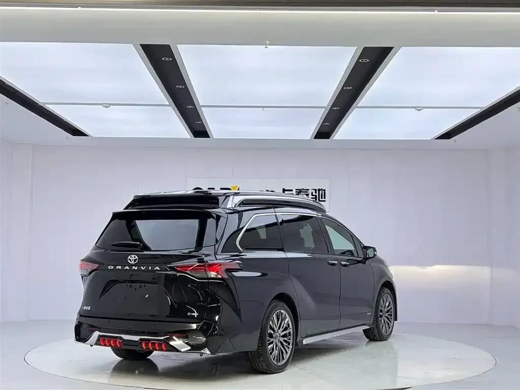 Lorinser Traveler 2026 High-Roof Touring Edition 2.5L High-Roof Touring Edition with Panoramic Sunroof — миниатюра 5