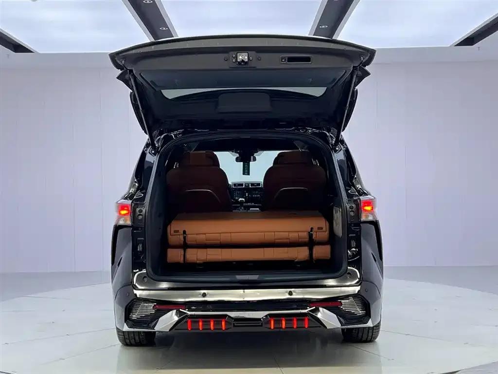 Lorinser Traveler 2026 High-Roof Touring Edition 2.5L High-Roof Touring Edition with Panoramic Sunroof — миниатюра 9