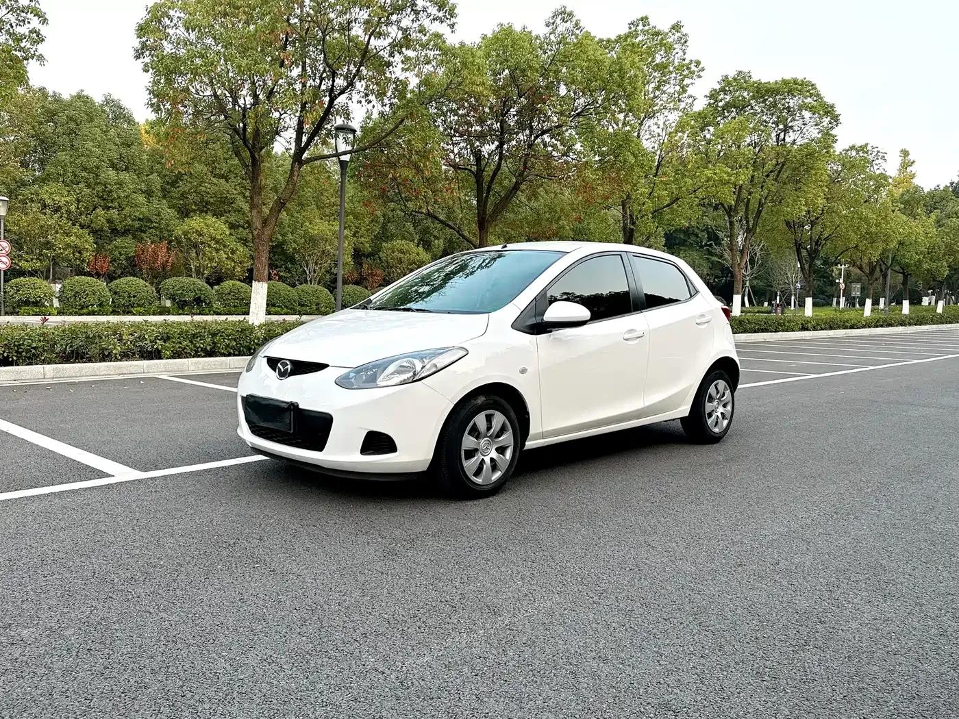 Mazda2 2011 Dynamic 1.3L Automatic Standard Edition — миниатюра 1