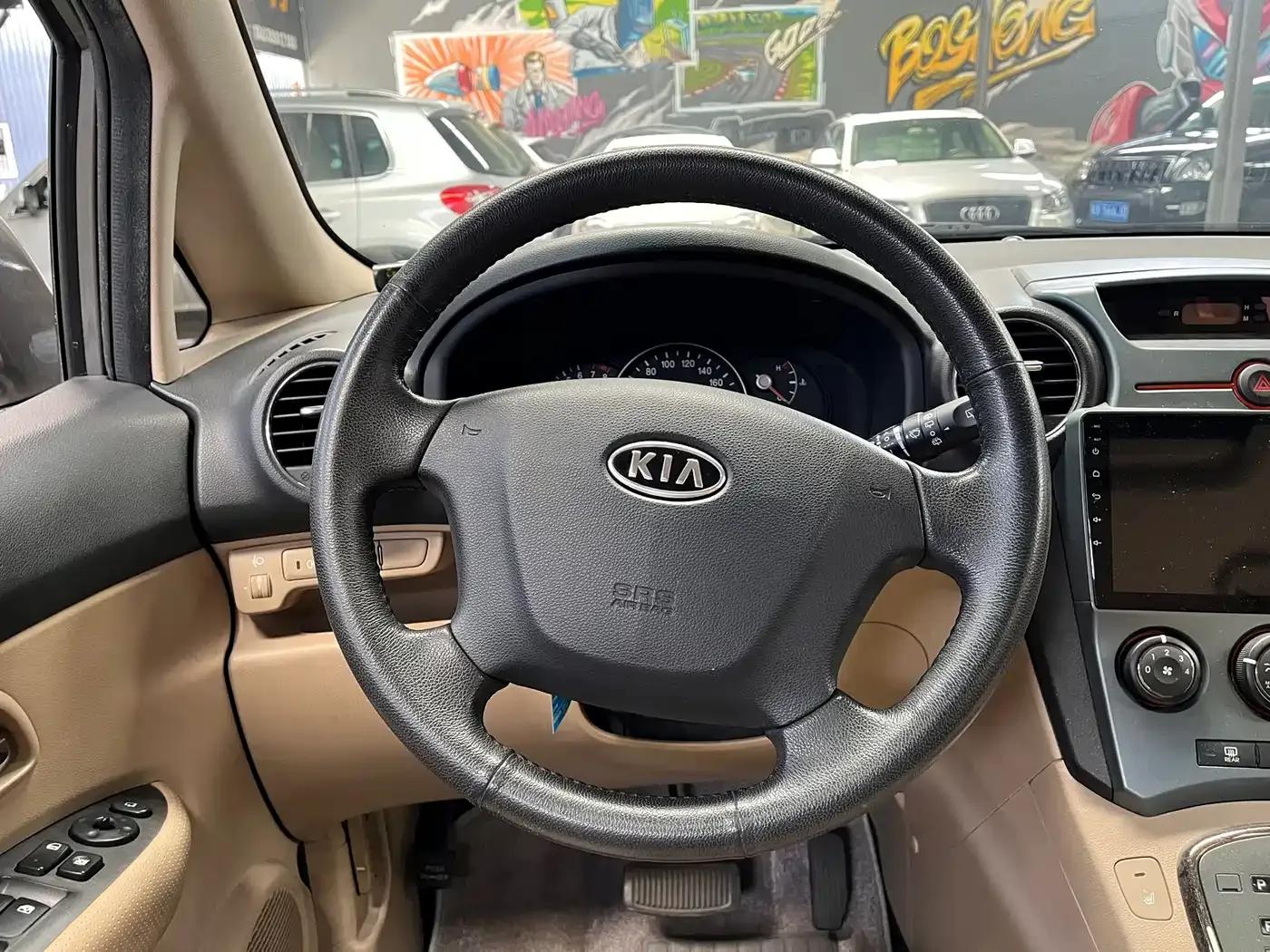 Carens 2011 2.0L 7-seater Automatic Comfort Edition — миниатюра 12