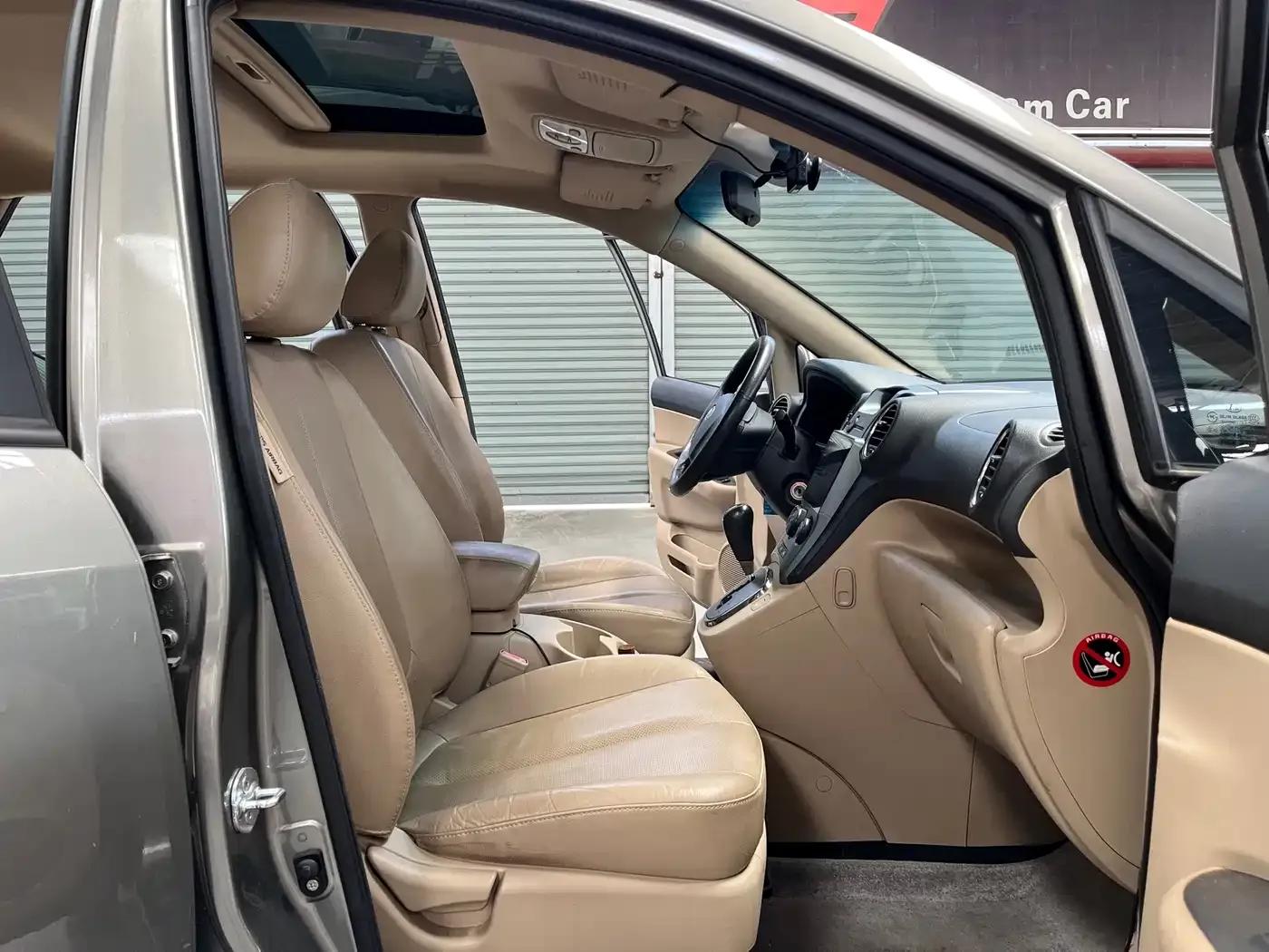 Carens 2011 2.0L 7-seater Automatic Comfort Edition — миниатюра 16