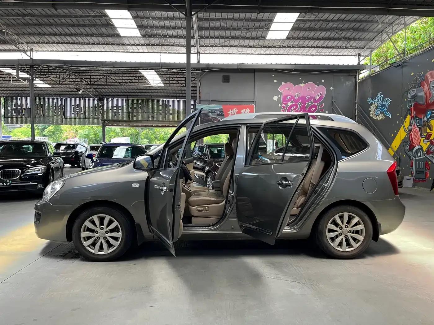 Carens 2011 2.0L 7-seater Automatic Comfort Edition — миниатюра 3