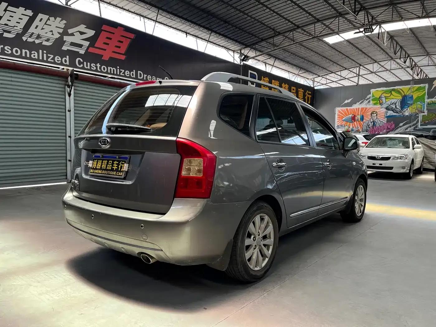 Carens 2011 2.0L 7-seater Automatic Comfort Edition — миниатюра 5