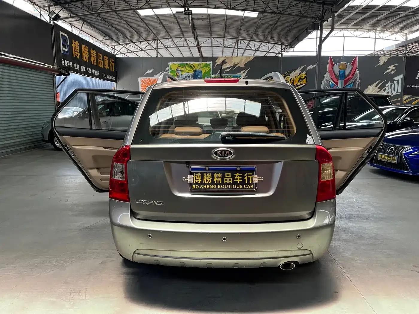 Carens 2011 2.0L 7-seater Automatic Comfort Edition — миниатюра 6