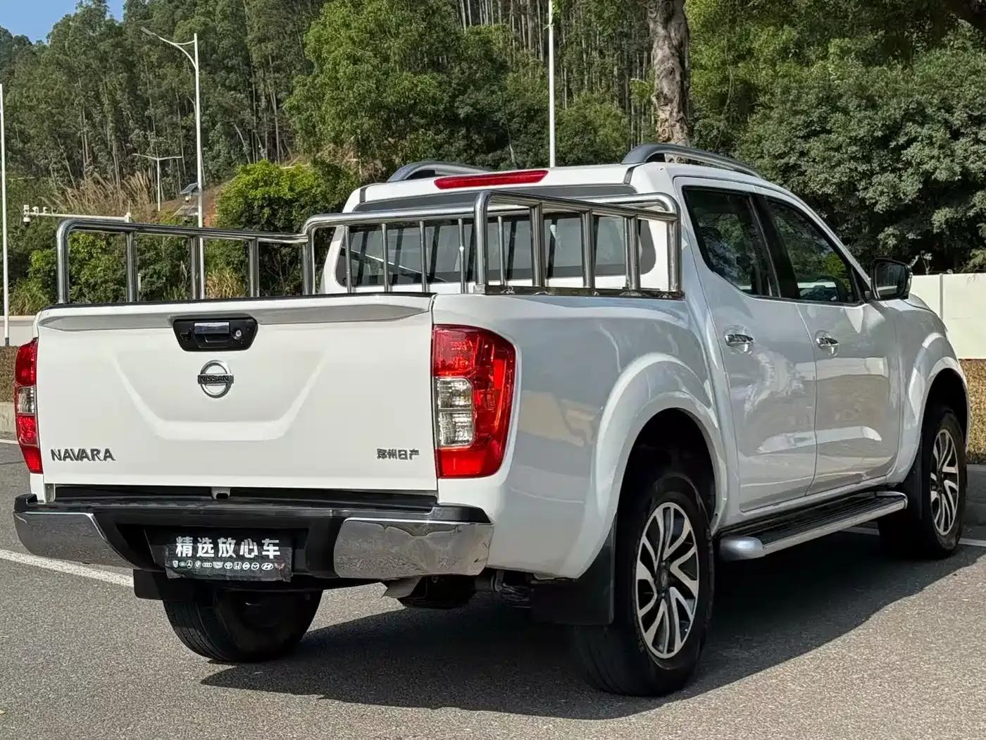 2021 Navara 2.5L Automatic 4WD Premium QR25 — миниатюра 4