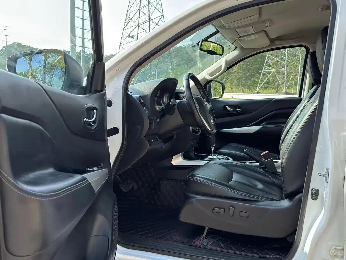 2021 Navara 2.5L Automatic 4WD Premium QR25 — миниатюра 10