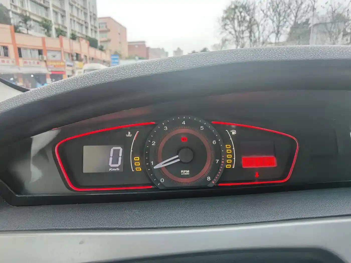 Roewe 550 2013 Model 550D 1.8T Automatic Premium Edition — миниатюра 21