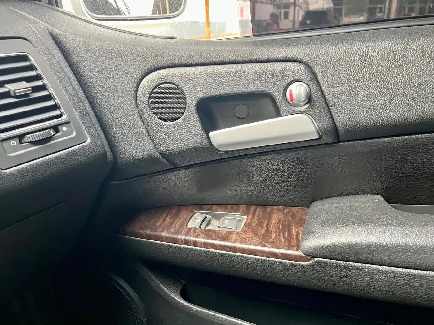 Roewe W5 2014 1.8T 2WD Automatic Shengyu Special Edition — миниатюра 11