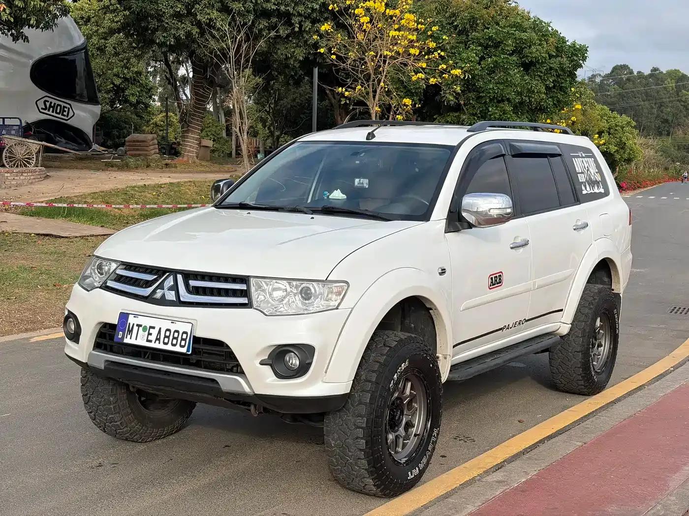 2013 Pajero Sport 3.0L Automatic 4WD Executive Edition — миниатюра 1