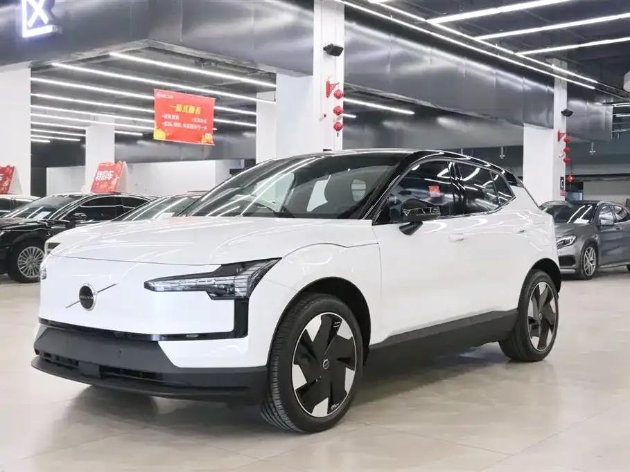 Volvo EX30 2025 Rear-Wheel Drive Long Range Plus — миниатюра 1