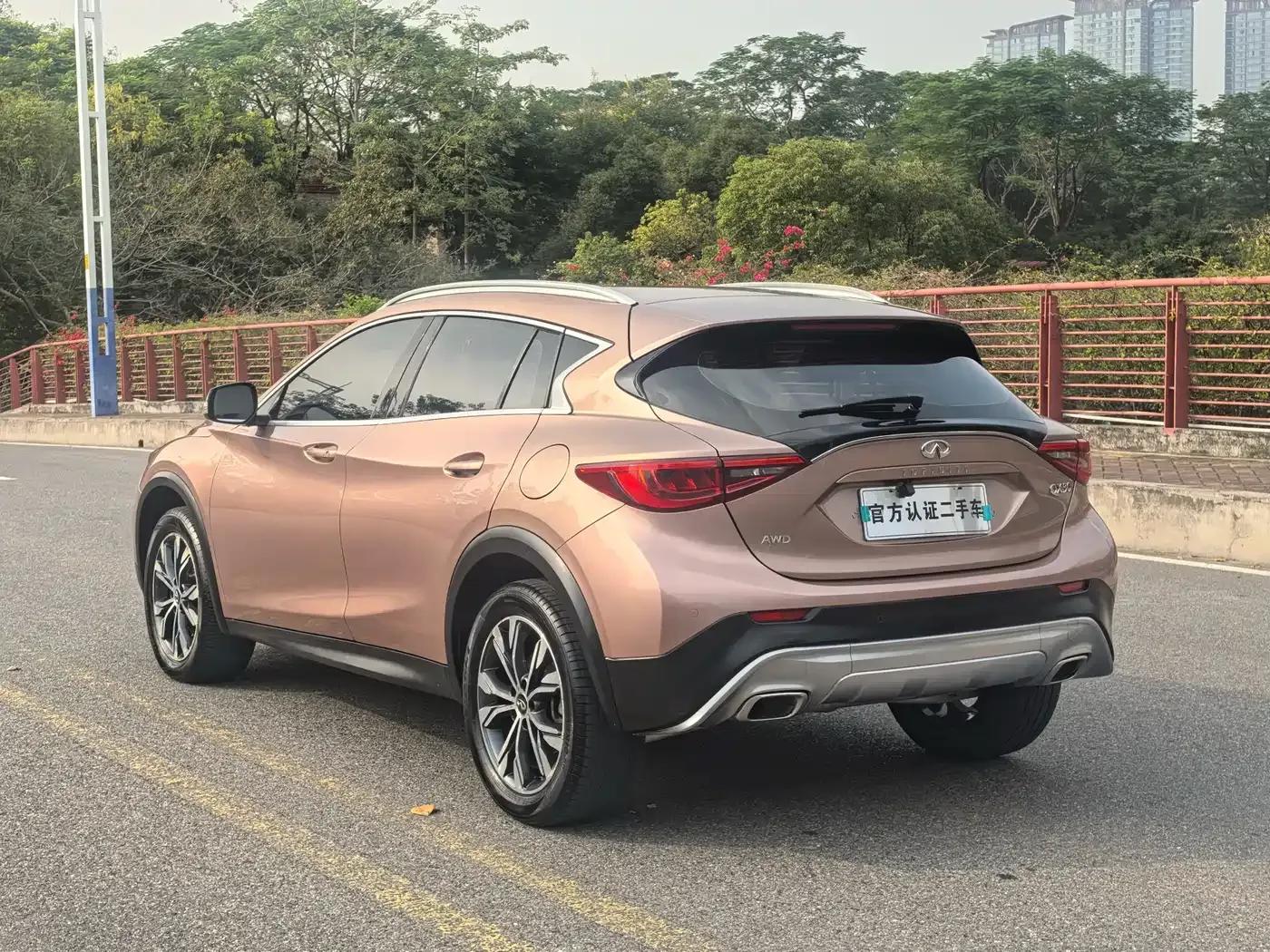 Infiniti QX30 2017 2.0T AWD Sport Edition — миниатюра 8