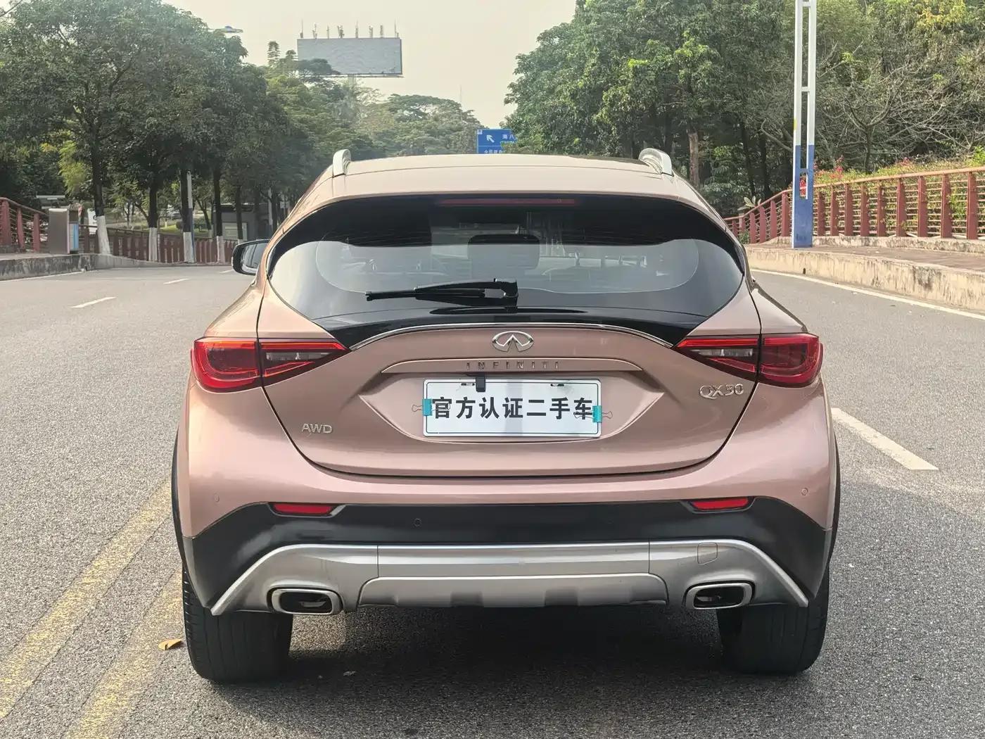 Infiniti QX30 2017 2.0T AWD Sport Edition — миниатюра 9