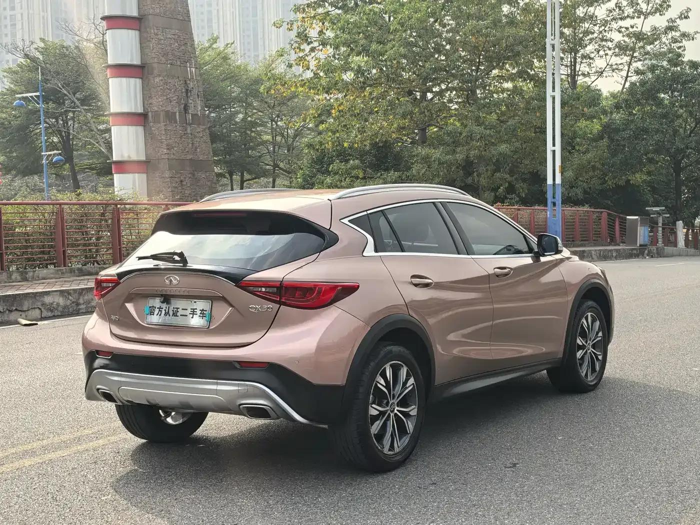 Infiniti QX30 2017 2.0T AWD Sport Edition — миниатюра 10