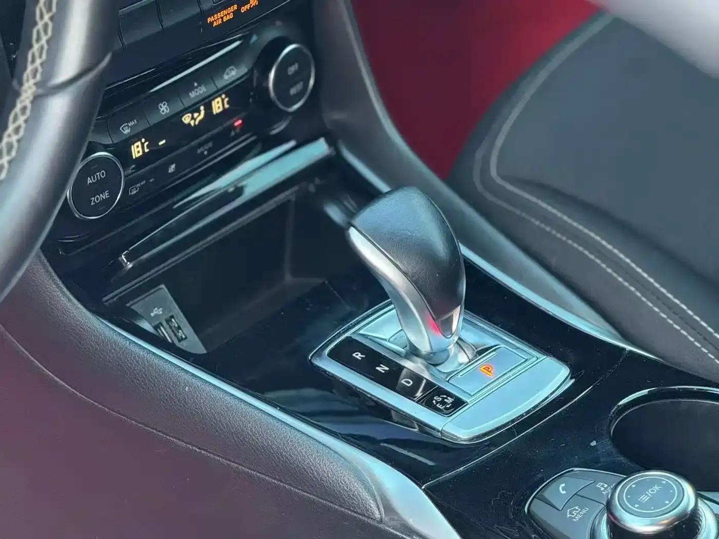Infiniti QX30 2017 1.6T 2WD Sport Edition — миниатюра 3
