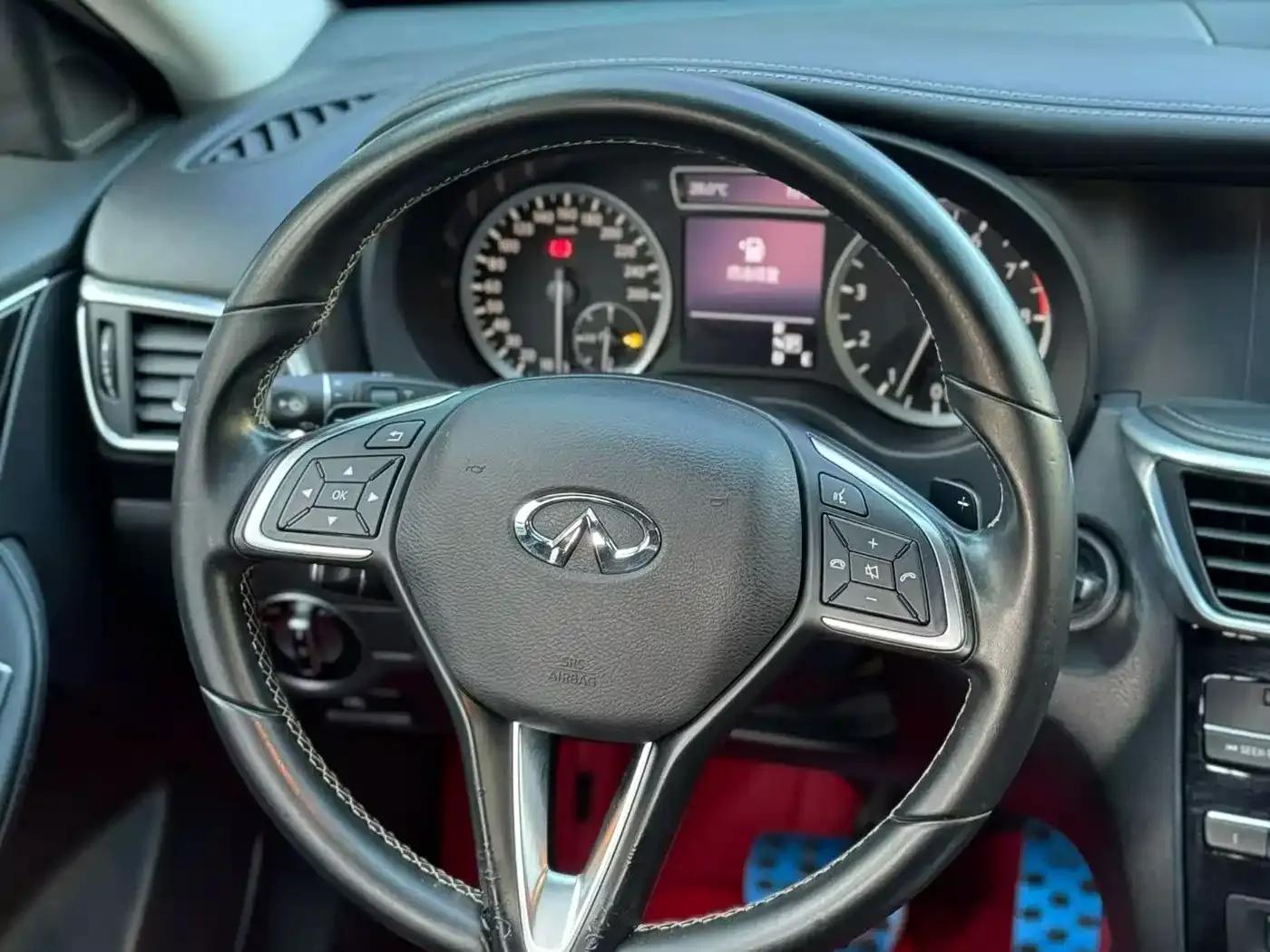Infiniti QX30 2017 1.6T 2WD Sport Edition — миниатюра 4