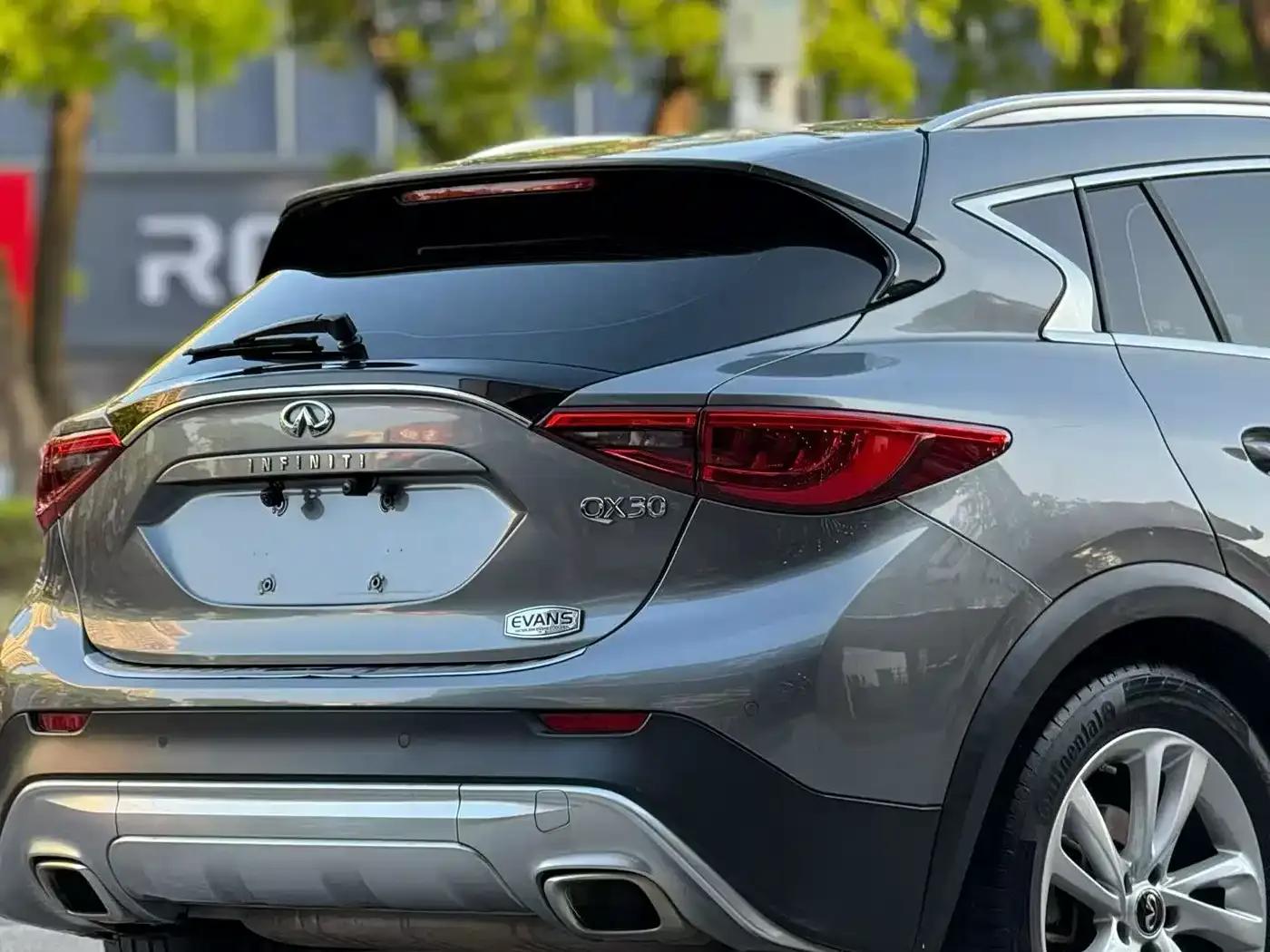 Infiniti QX30 2017 1.6T 2WD Sport Edition — миниатюра 8