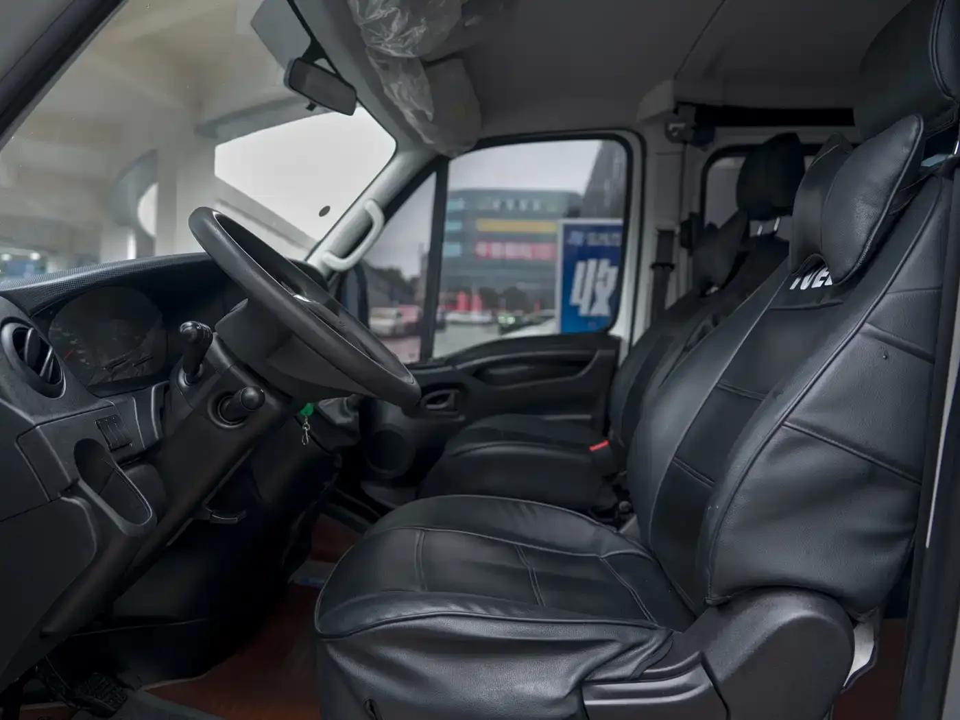 Iveco Daily 2021 2.0T Manual Short Wheelbase Low Roof Side Sliding Door F1A — миниатюра 14