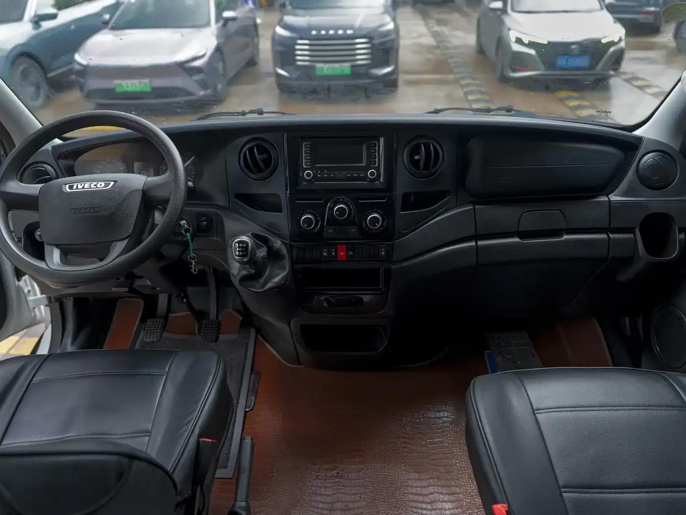 Iveco Daily 2021 2.0T Manual Short Wheelbase Low Roof Side Sliding Door F1A — миниатюра 9