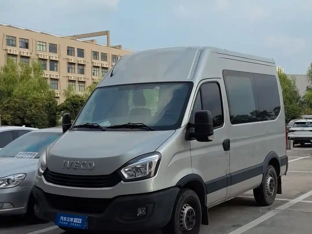 Iveco Daily 2020 2.3T Manual Super Short Wheelbase High Roof High Power F1A — миниатюра 1