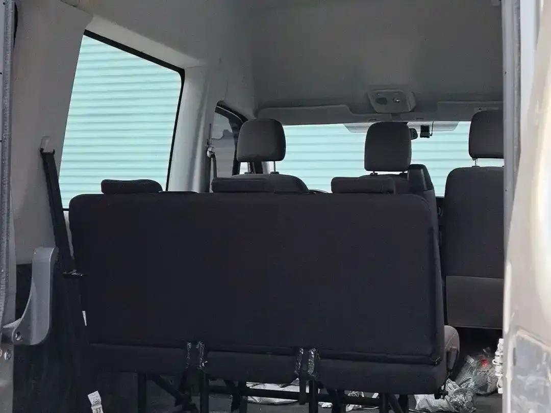 Iveco Daily 2020 2.3T Manual Super Short Wheelbase High Roof High Power F1A — миниатюра 3