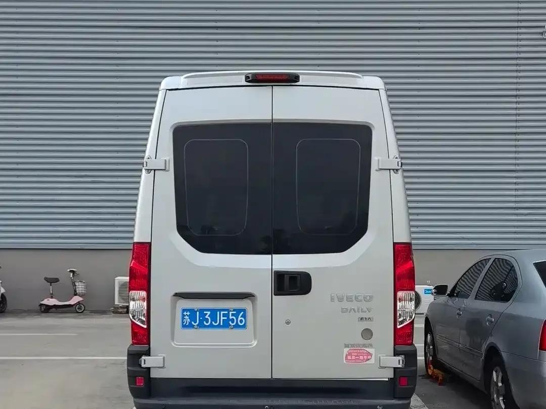 Iveco Daily 2020 2.3T Manual Super Short Wheelbase High Roof High Power F1A — миниатюра 4