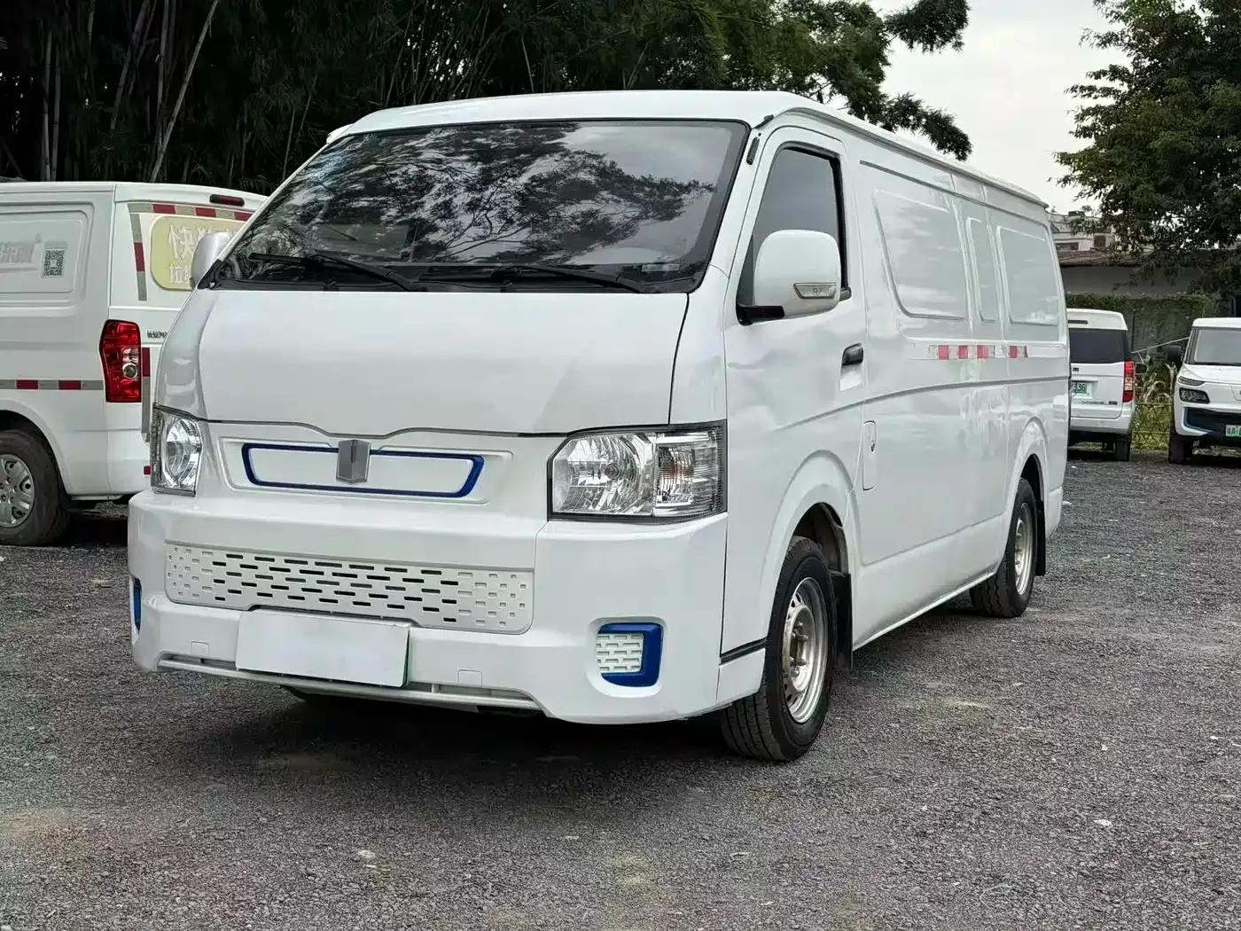 CATL E6 2022 model low-roof van with CATL 41.84kWh power supply — миниатюра 1