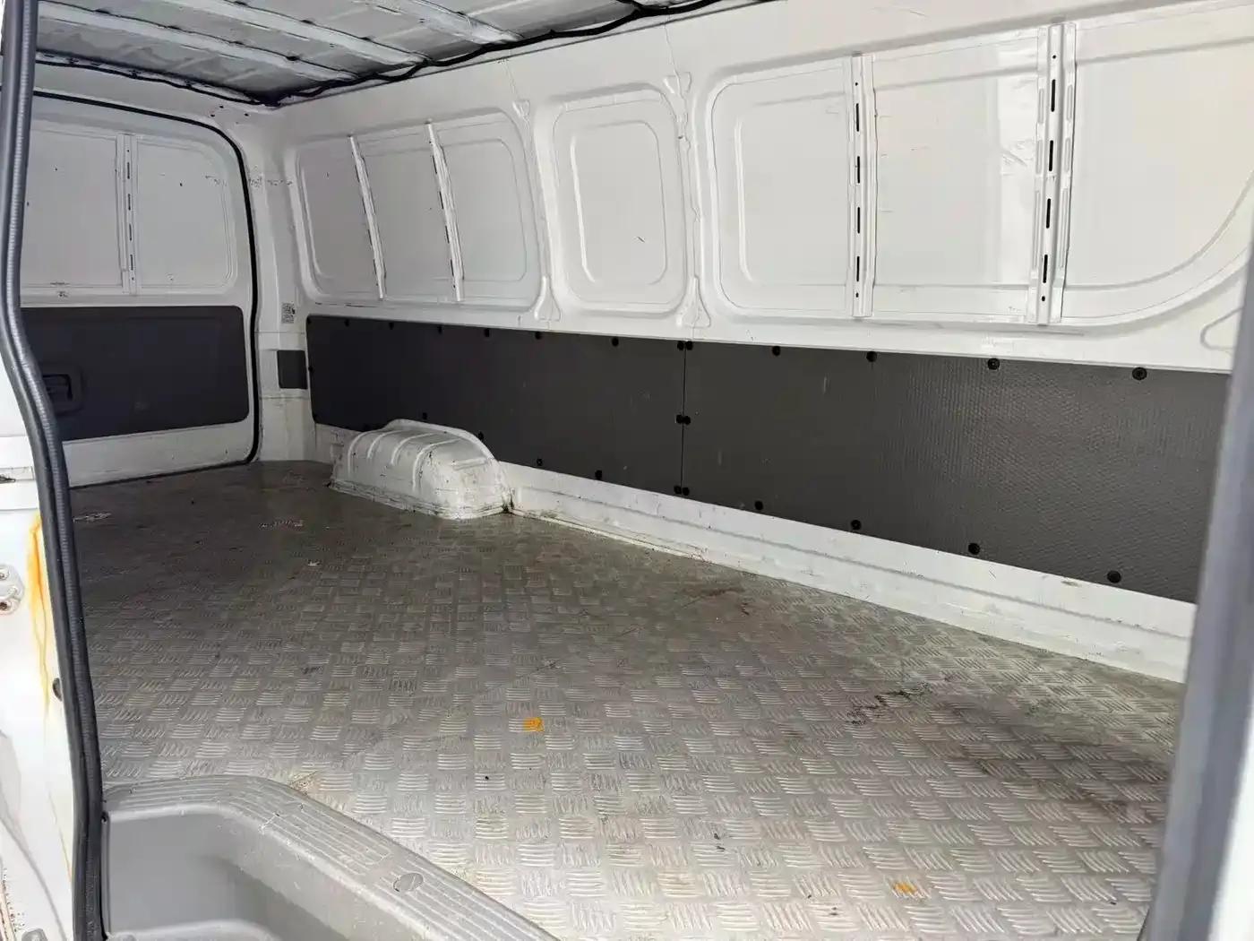 CATL E6 2022 model low-roof van with CATL 41.84kWh power supply — миниатюра 4