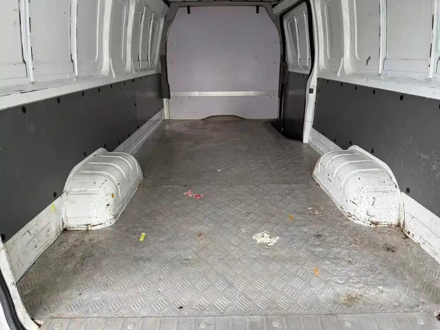 CATL E6 2022 model low-roof van with CATL 41.84kWh power supply — миниатюра 5