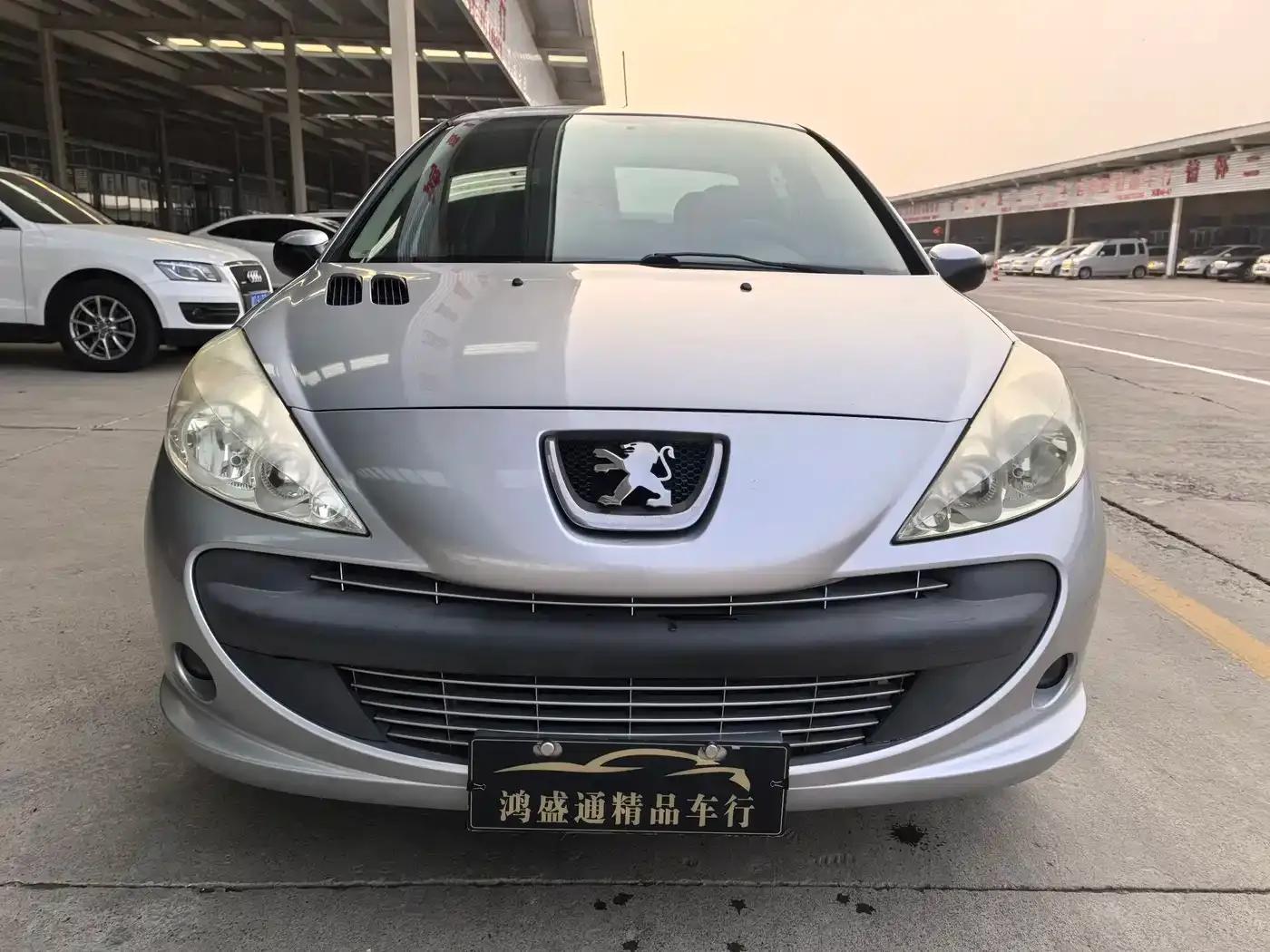 Peugeot 207 2009 Sedan 1.4L Manual Comfort Edition — миниатюра 2