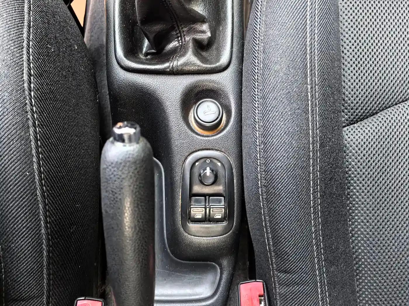 Peugeot 207 2009 Sedan 1.4L Manual Comfort Edition — миниатюра 11