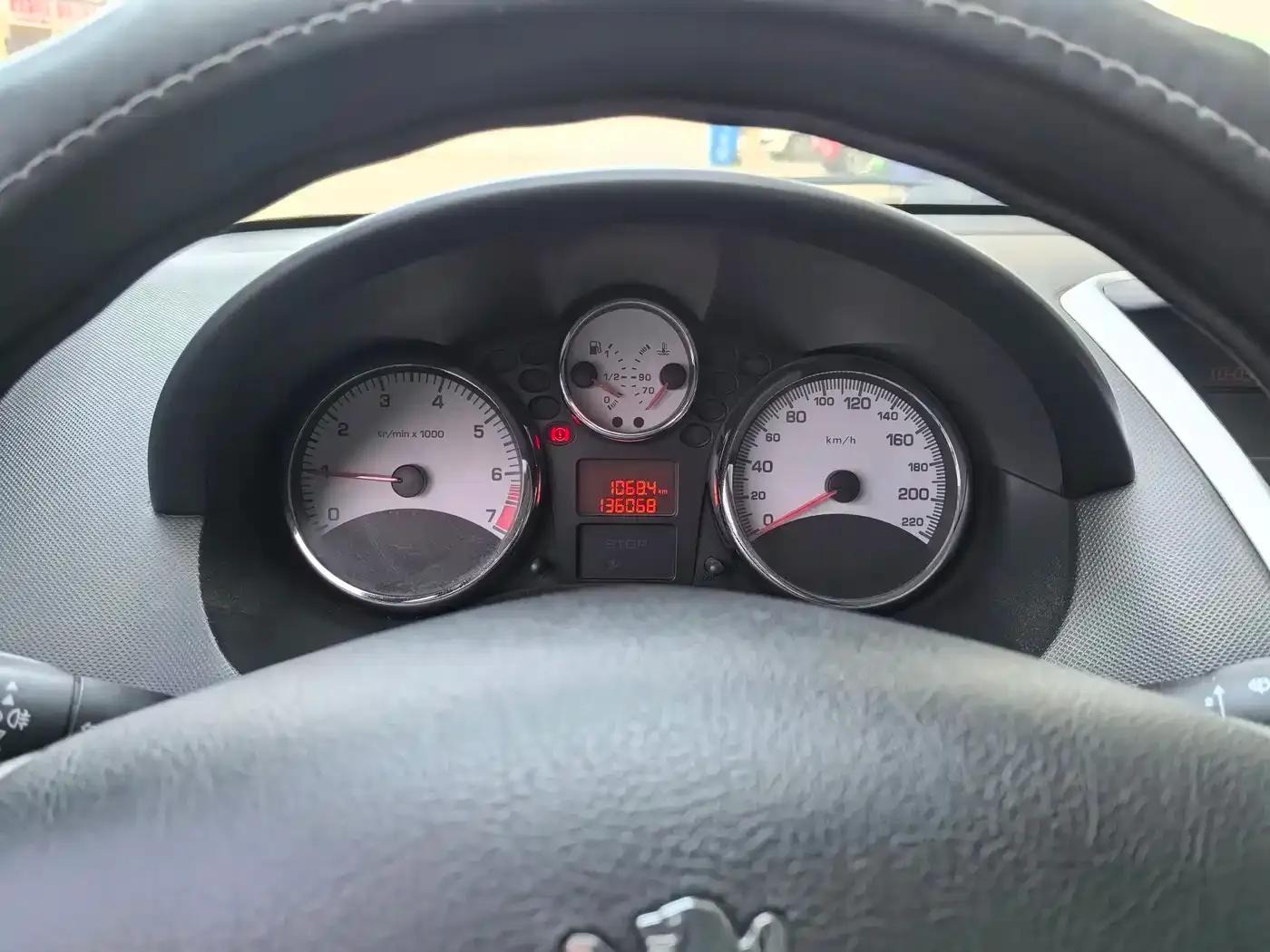 Peugeot 207 2009 Sedan 1.4L Manual Comfort Edition — миниатюра 13