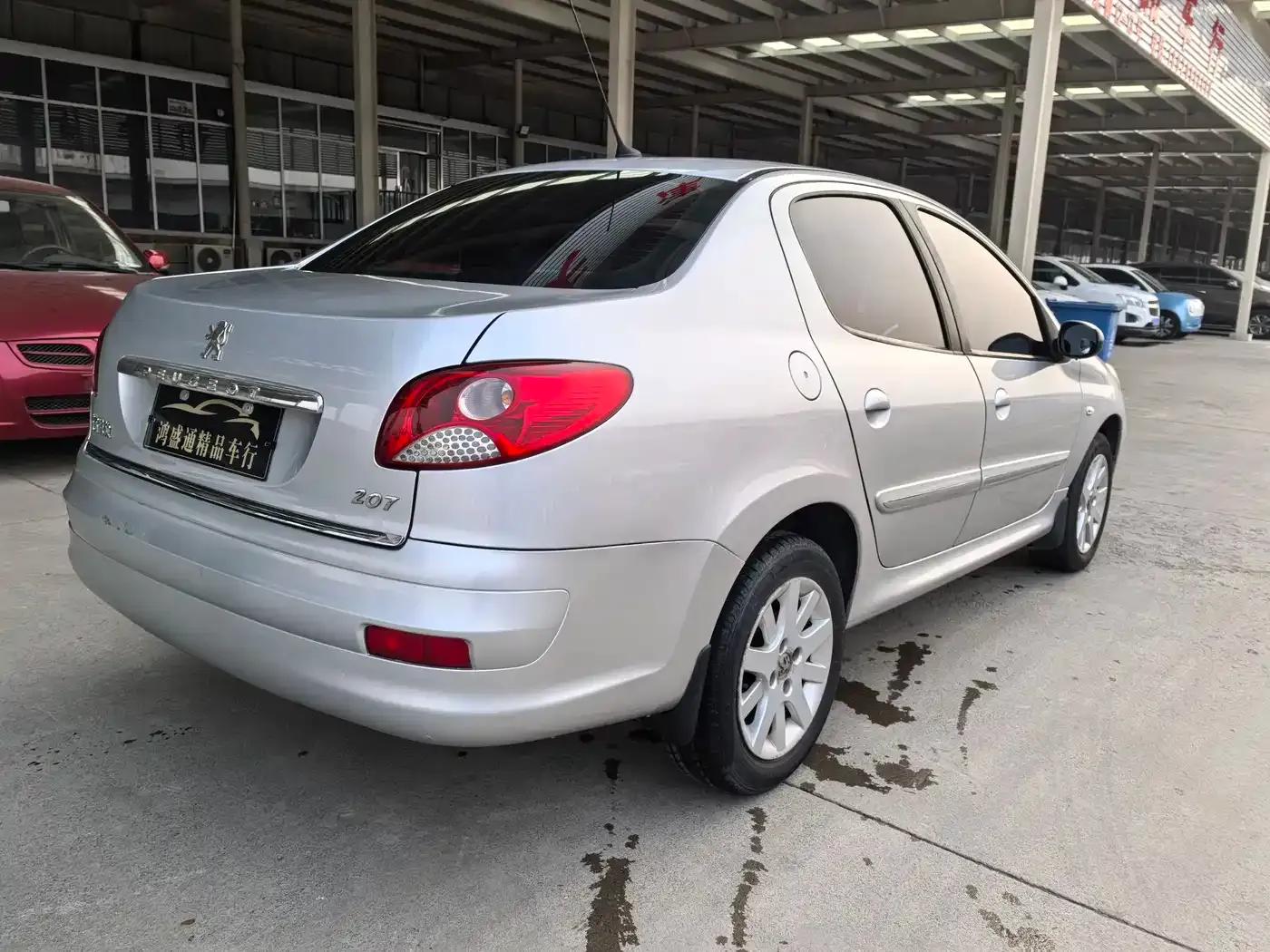 Peugeot 207 2009 Sedan 1.4L Manual Comfort Edition — миниатюра 3