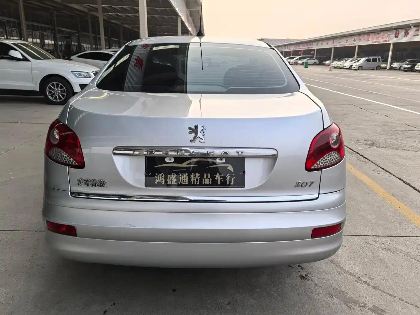 Peugeot 207 2009 Sedan 1.4L Manual Comfort Edition — миниатюра 4